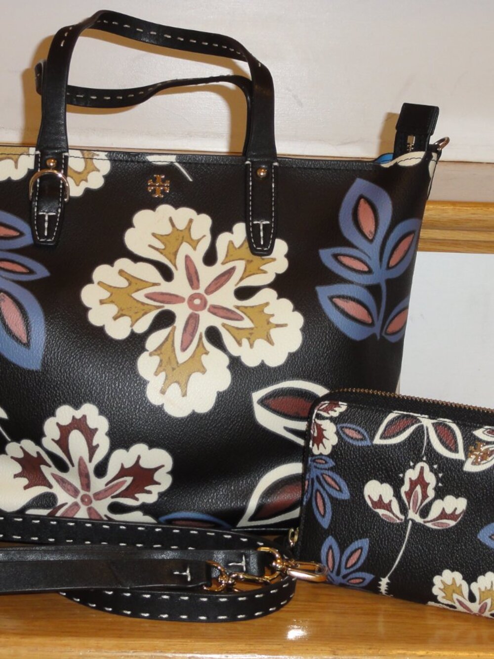 Tory Burch Hopewell Kerrington Small Tote & Wallet GOOD CONDITION!